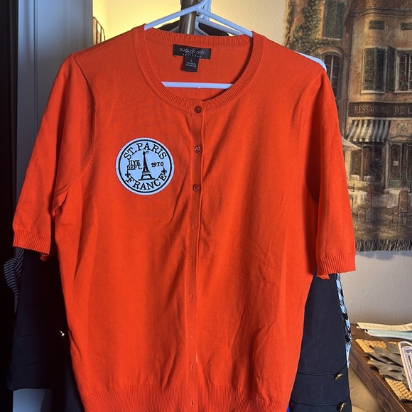Orange short sleeve sweater with a patch on front - Picture 2 of 4